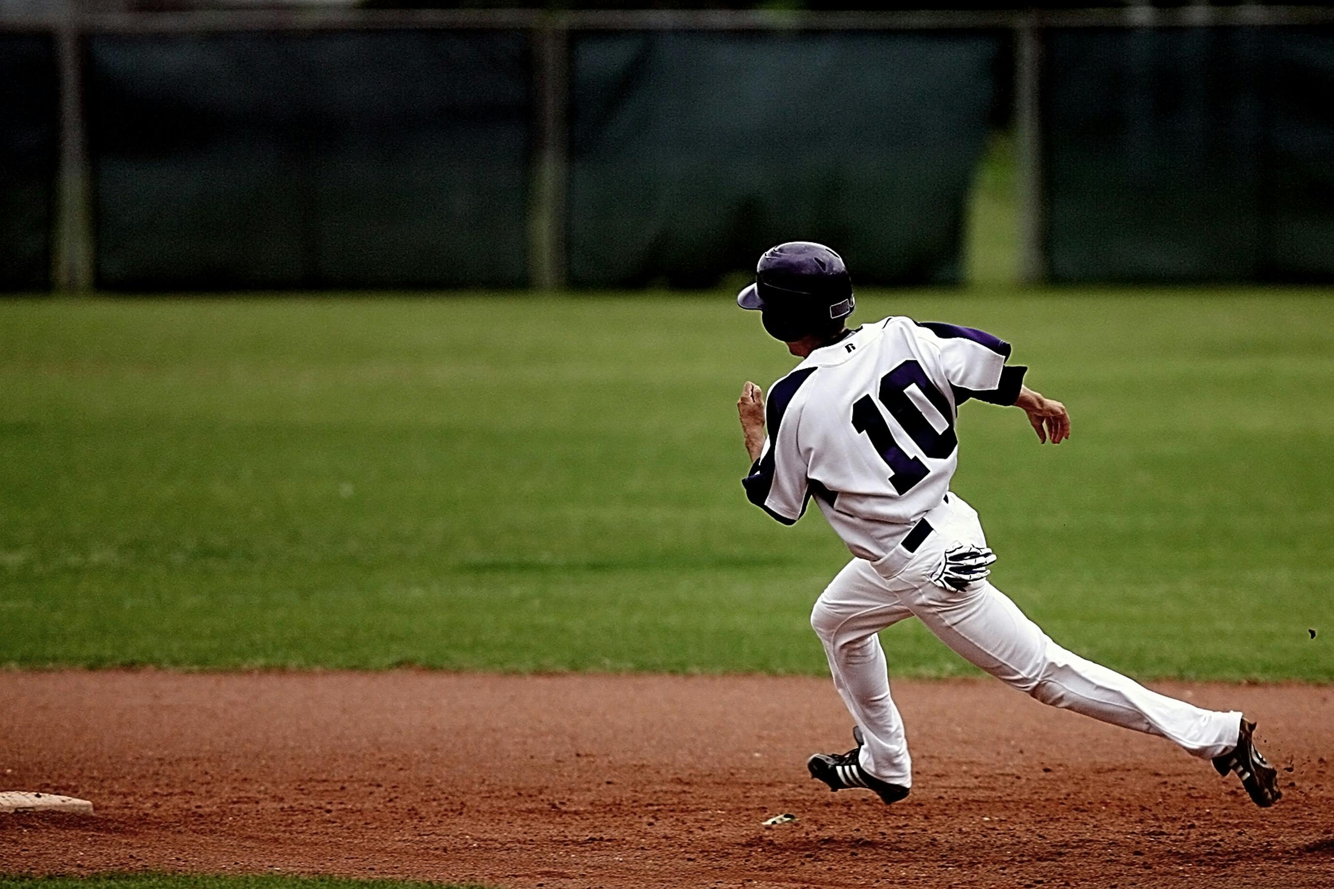 Baseball player running the bases